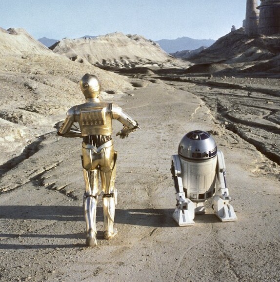 Two droids walking to jabbas palace